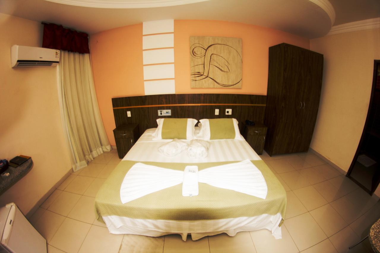Gv Center Hotel غوفيرنادور فالاداريس المظهر الخارجي الصورة
